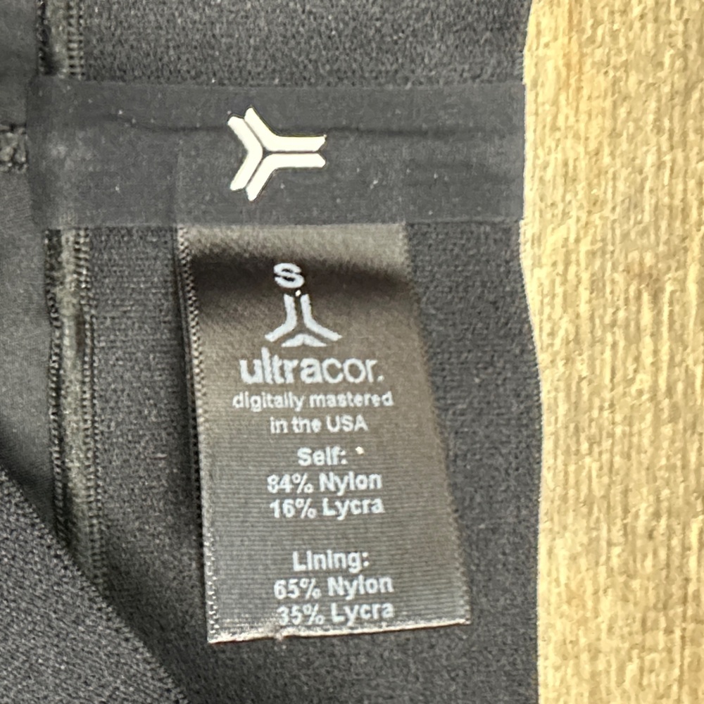 ULTRACOR Set  Women's Collegiate Black Leggings and Top with Silver Accents - Picture 3 of 16